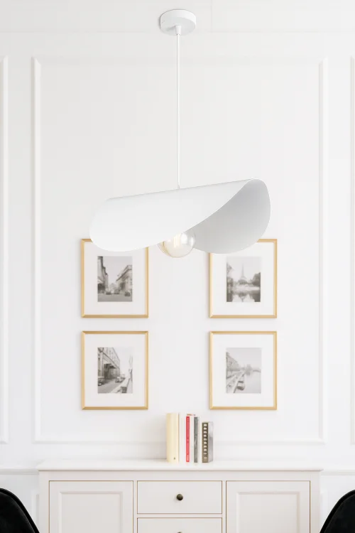 biała nowoczesna lampa do salonu