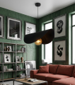 czarna metalowa lampa