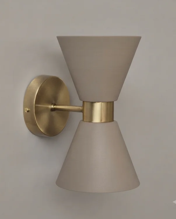 lampa z mosiądzu na ścianę