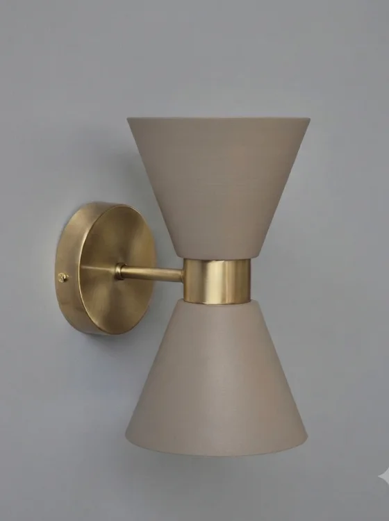 nowoczesna lampa na ścianę