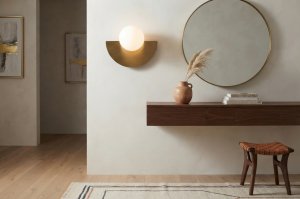 Nowoczesny złoty kinkiet ścienny ze szklaną kulą – Lampa do salonu, kuchni, przedpokoju